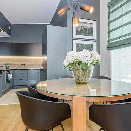 Iconic Luxury Penthouse In Heart Of *